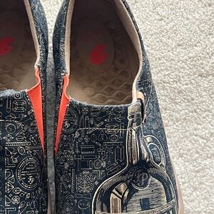 UIN TOLEDO MEN’S NAVY AND ORANGE  SLIP- ON SHOES SIZE 10